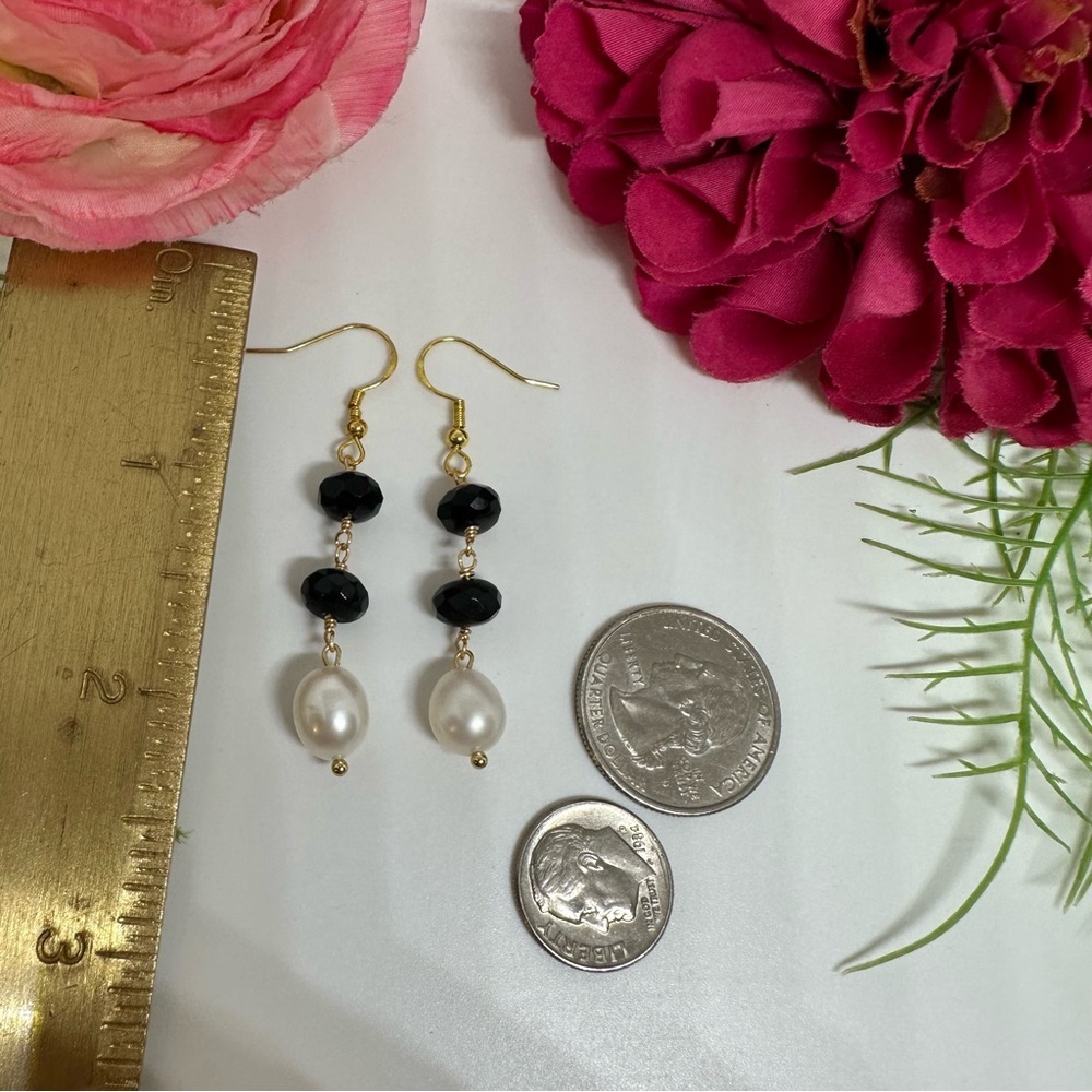 NEW⚜️Freshwater Pearl & Black Crystal Dangly Earrings - Picture 5 of 5